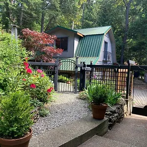 Bed & Breakfast Salt Spring Carriage House