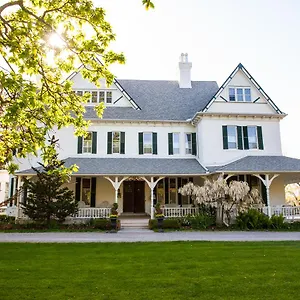 Grand Victorian Bed & Breakfast Niagara Falls